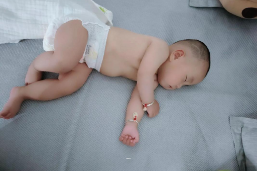 孝义宝宝夏天要穿袜子吗